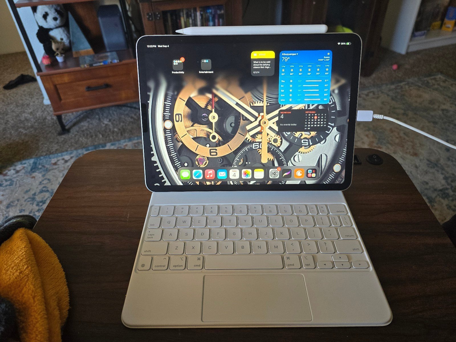 I pad pro gen 4 with apple pencil gen 2 and magic keyboard with screen protector