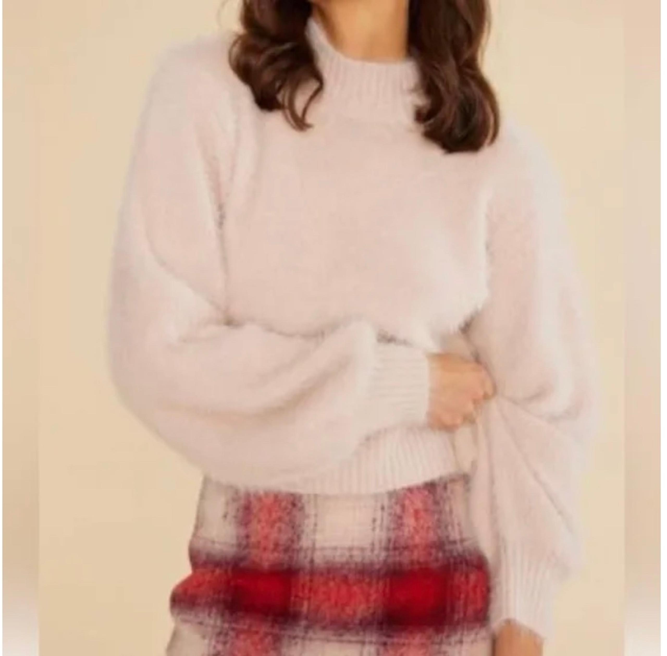 NWT XSMALL MINKPINK FUZZY SWEATER