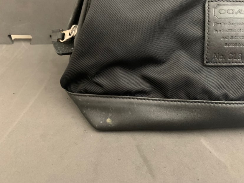 COACH travel makeup bag used - detail