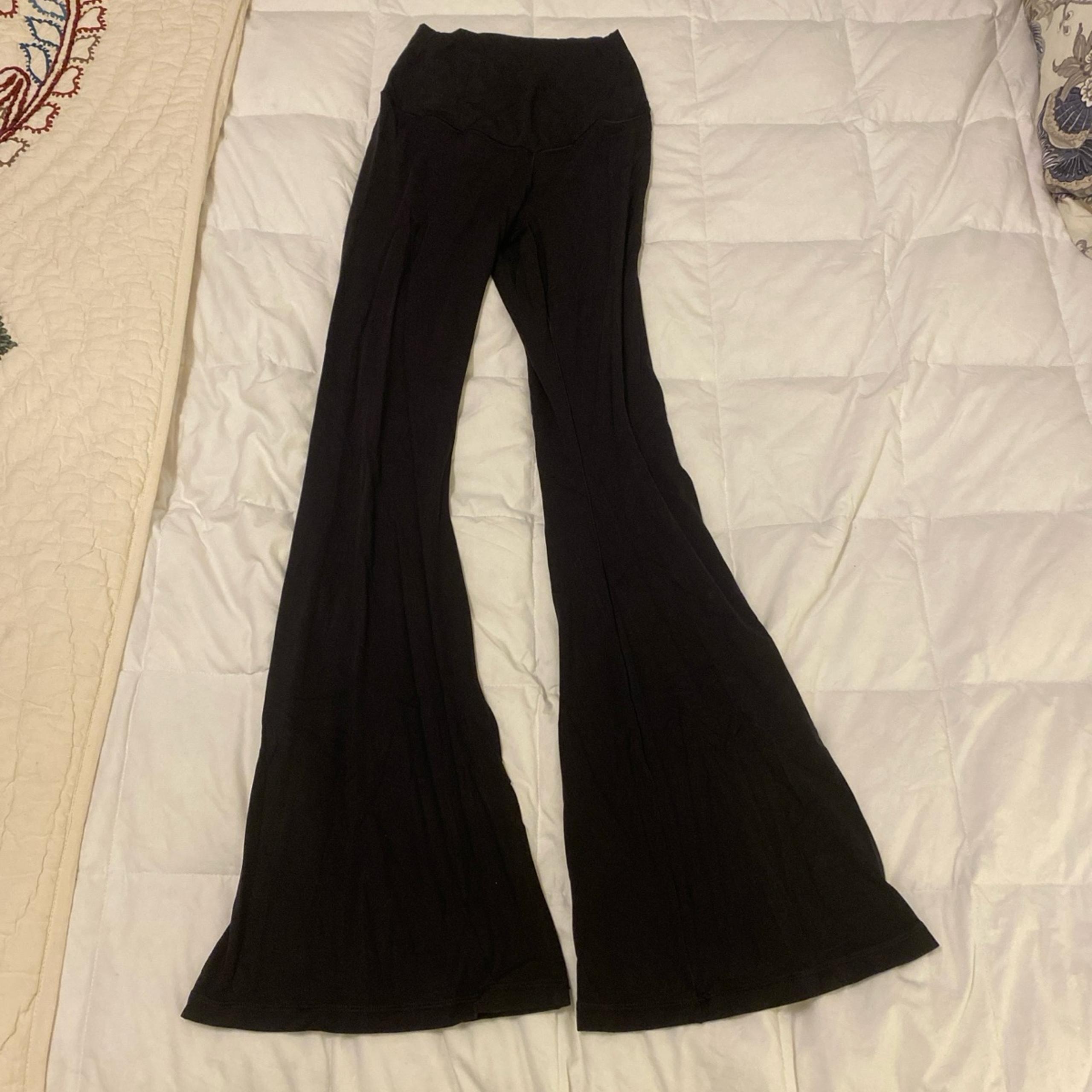 AERIE OFFLINE High Waist Real Me Flare Black Leggings Medium