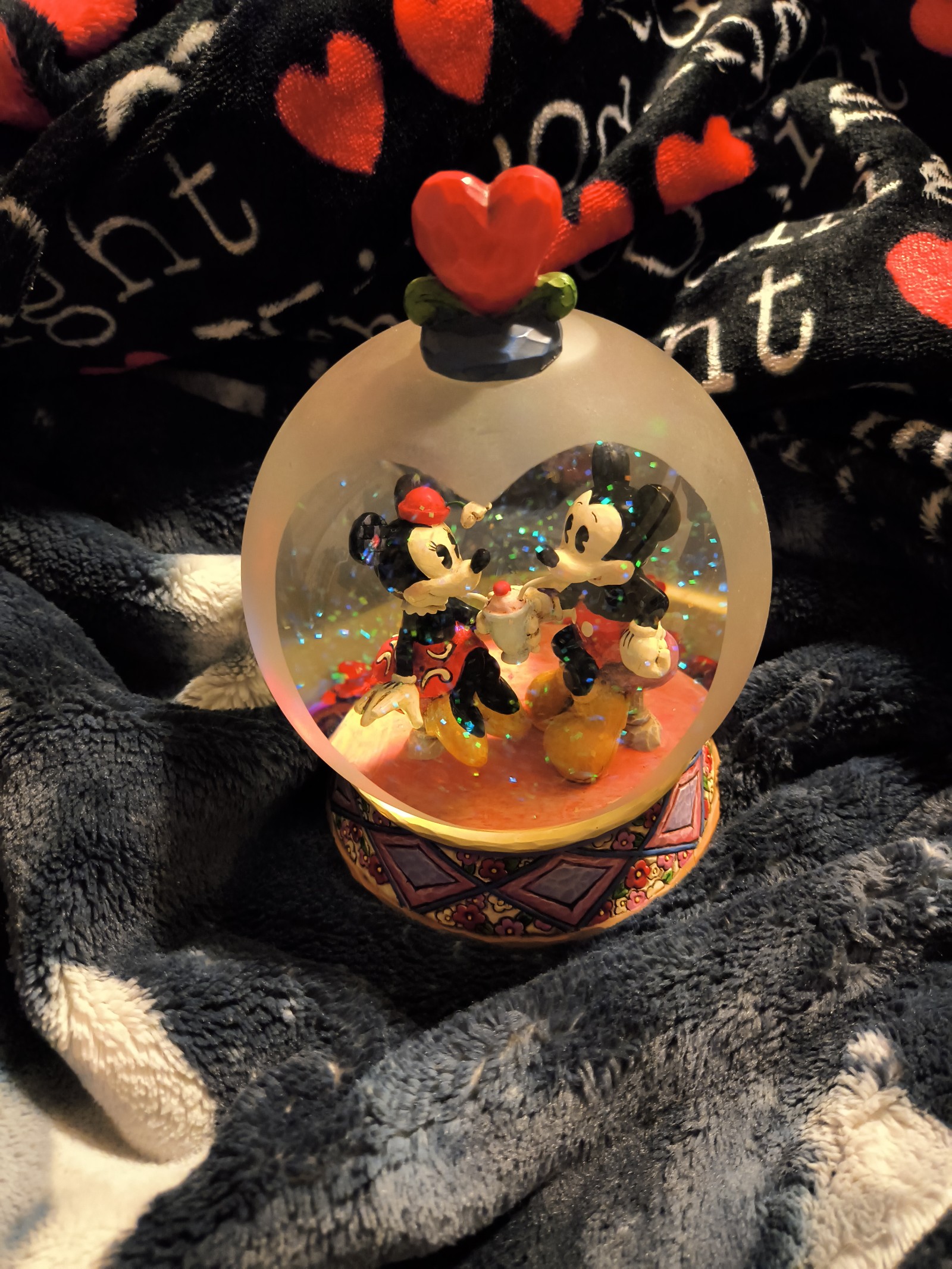Disney Mickey and Minnie Jim Shore Snowglobe
