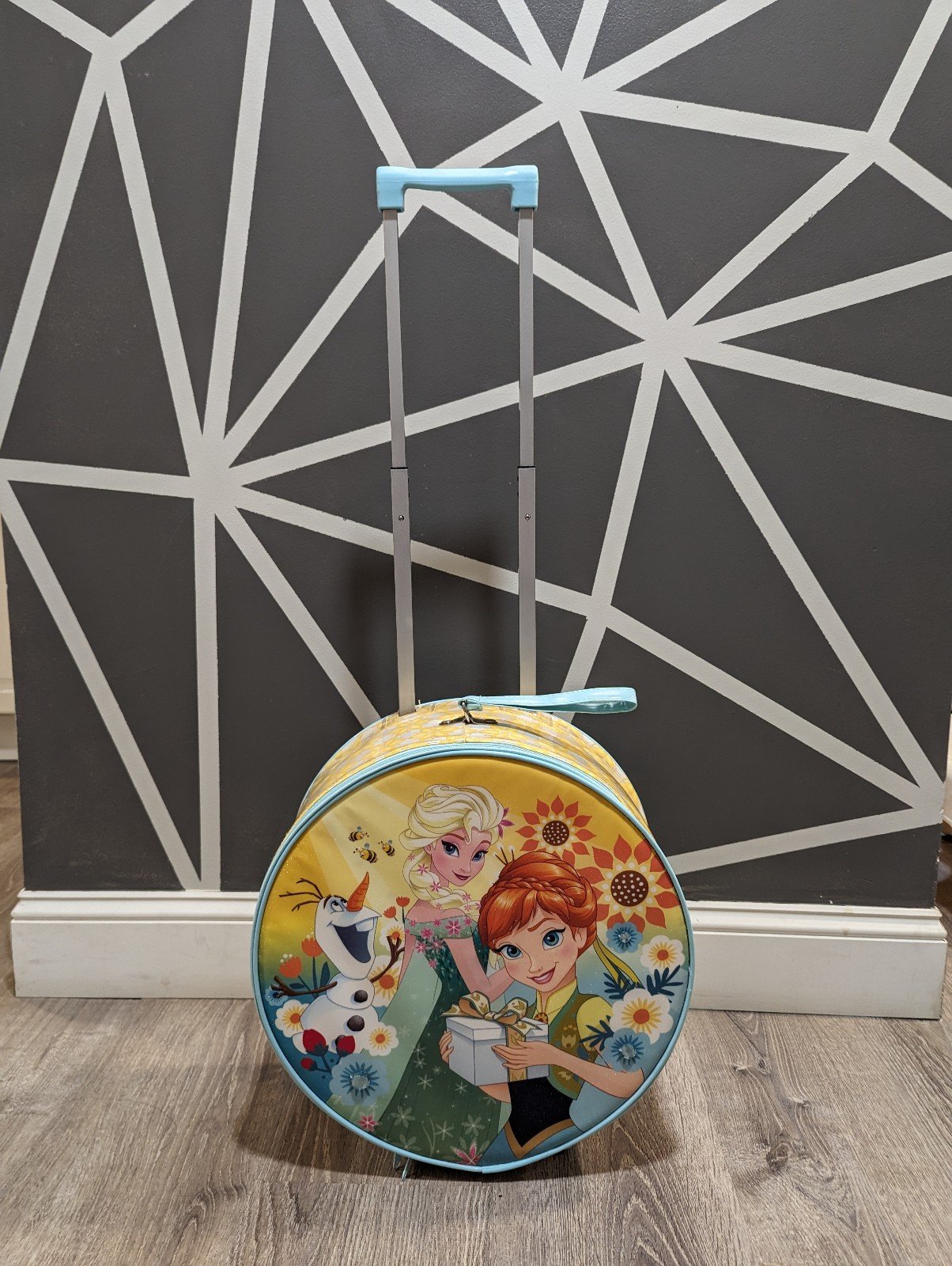 Disney Frozen rolling luggage case light up