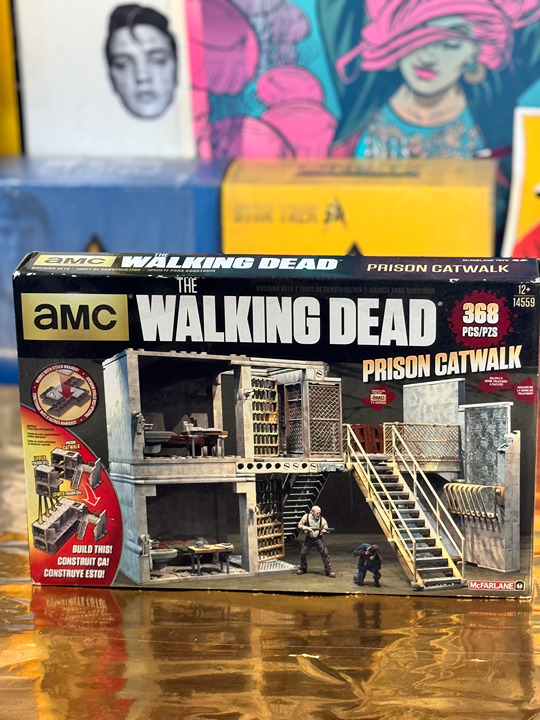 MCFARLANE TOYS AMC The WALKING DEAD PRISON CATWALK, NEW 368 piece play-set