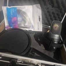 Shure pg42 microphone condenser with xlr cable pop filter case