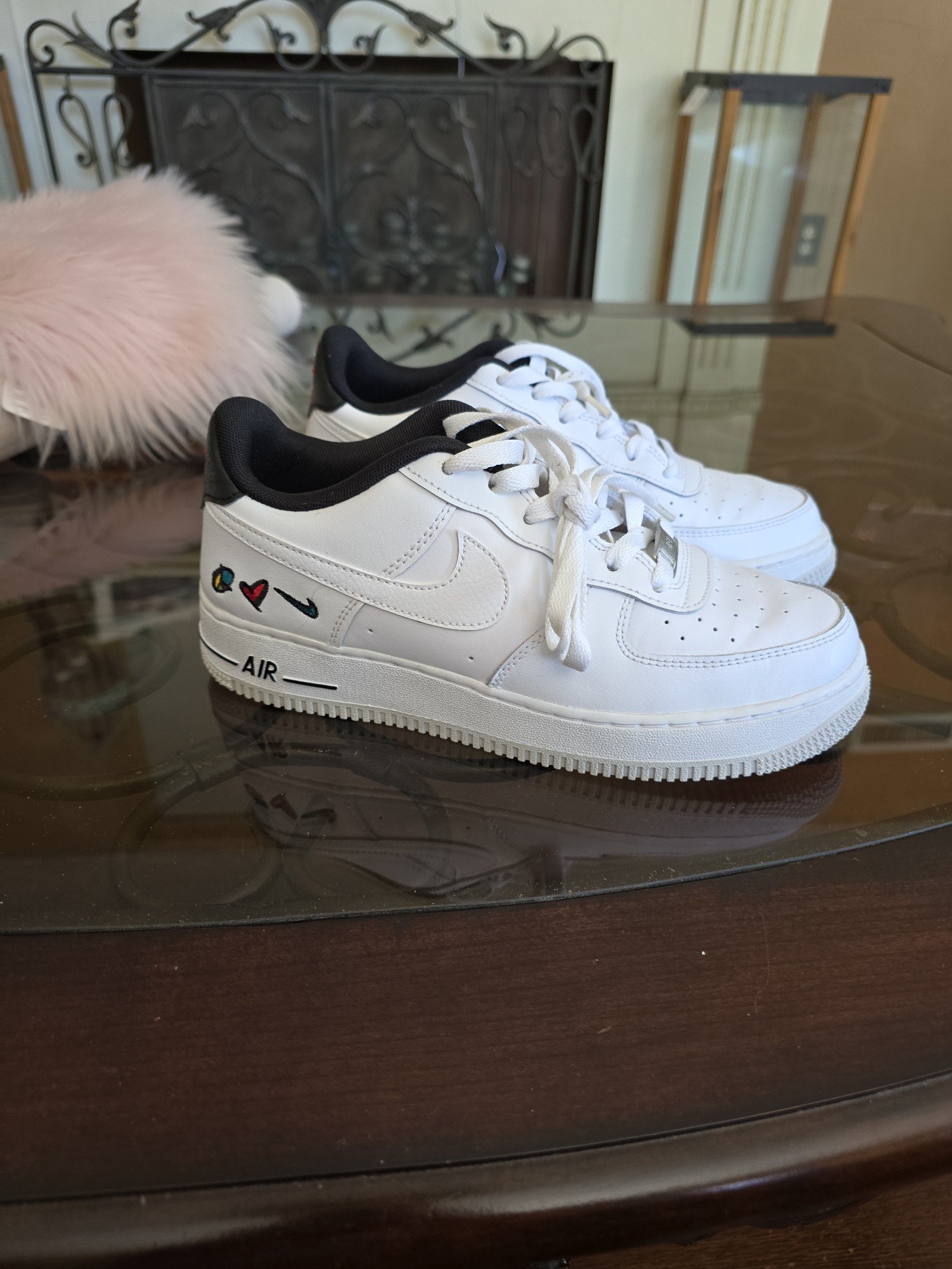 Nike Air Force 1 Low '07 LV8 3 Peace, Love, Swoosh