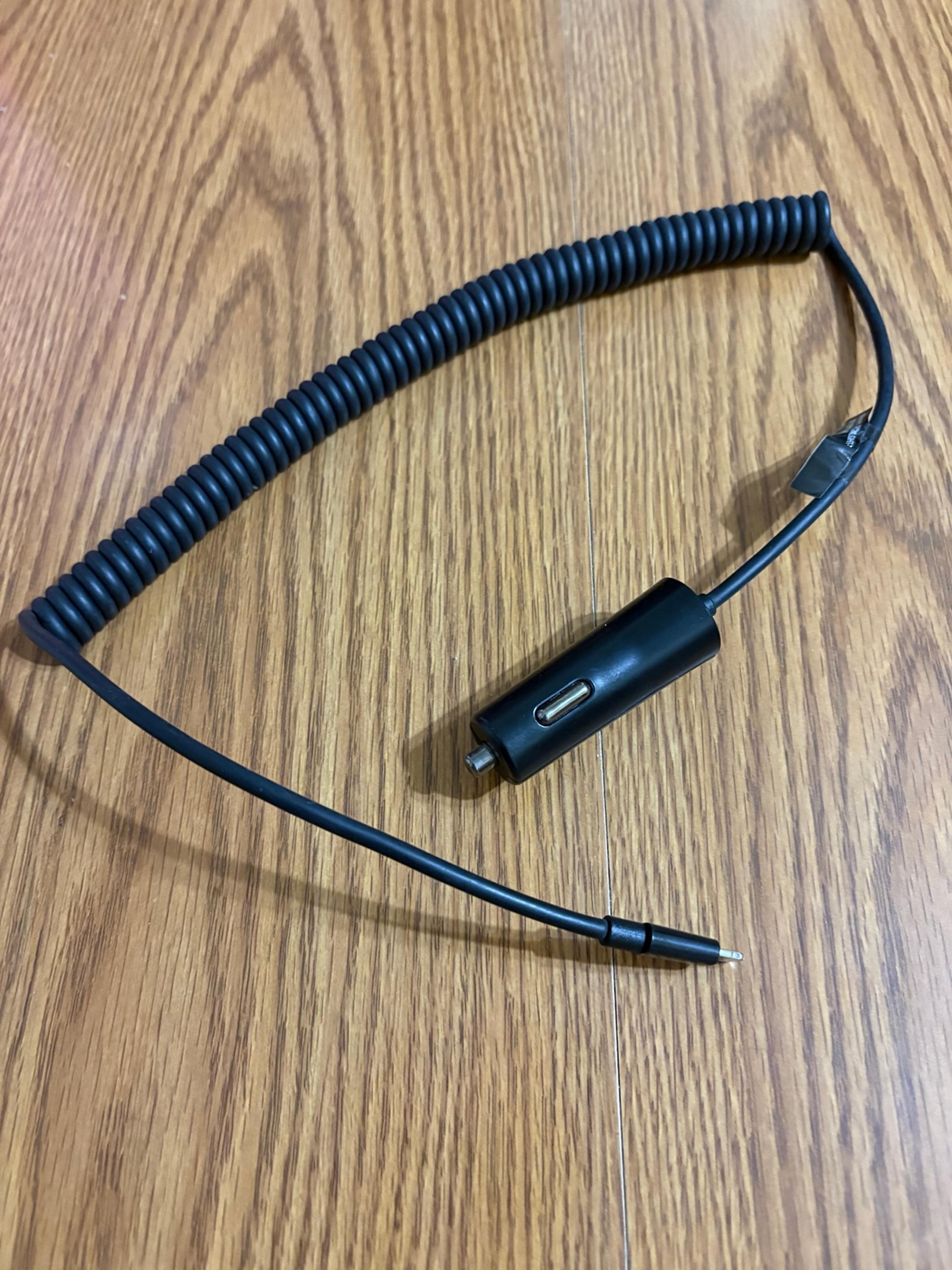 Verizon VPC24LGHT-M1 Coiled Car Charger For Apple iPhone IPAD Great Condition!!