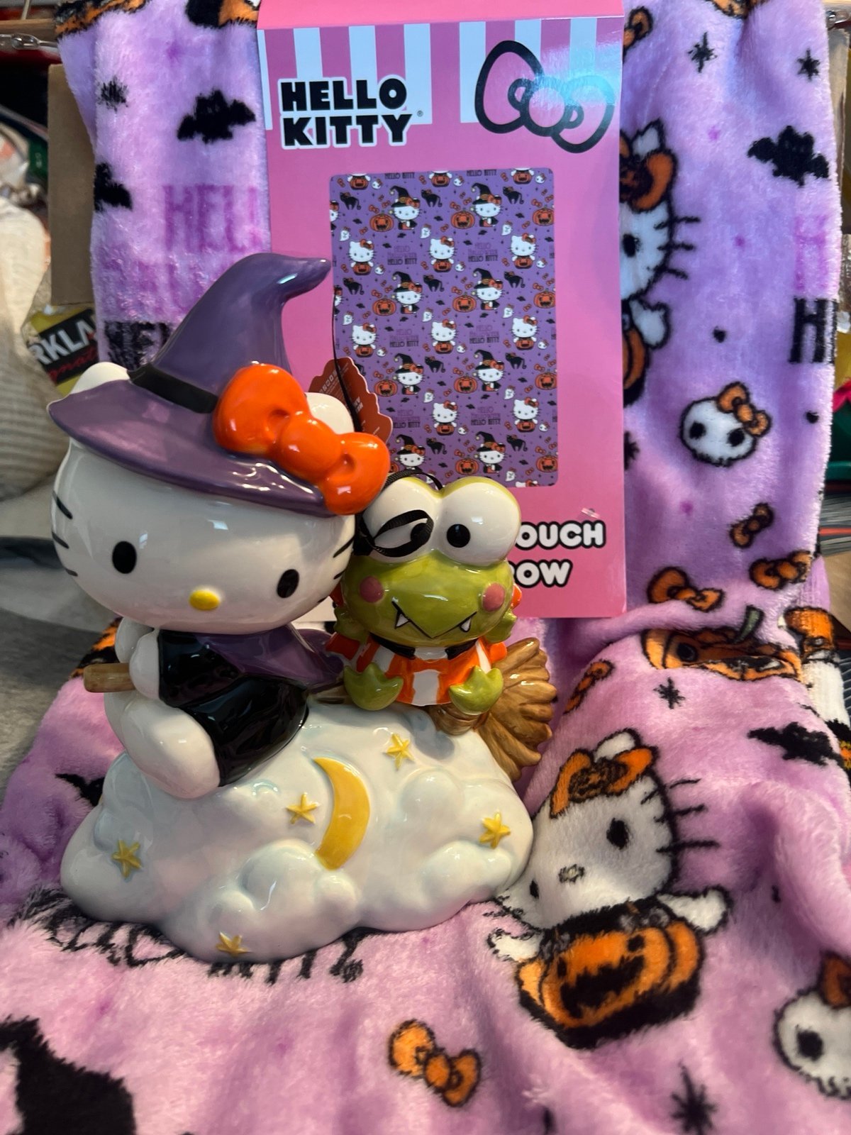 Hello Kitty keroppi blue sky ceramic and Halloween Hello Kitty silk throw