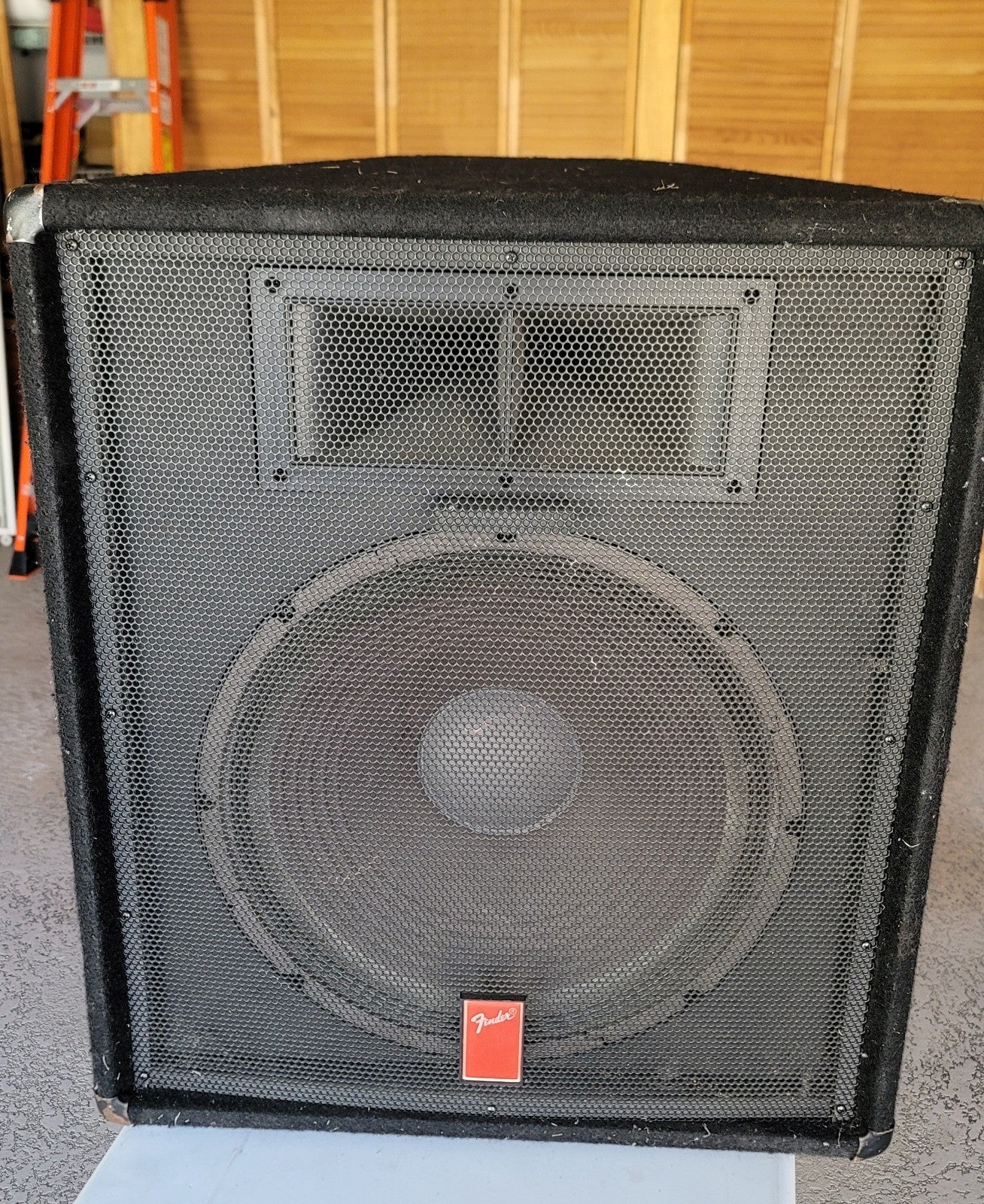 Fender 115XP loudspeaker, black carpet