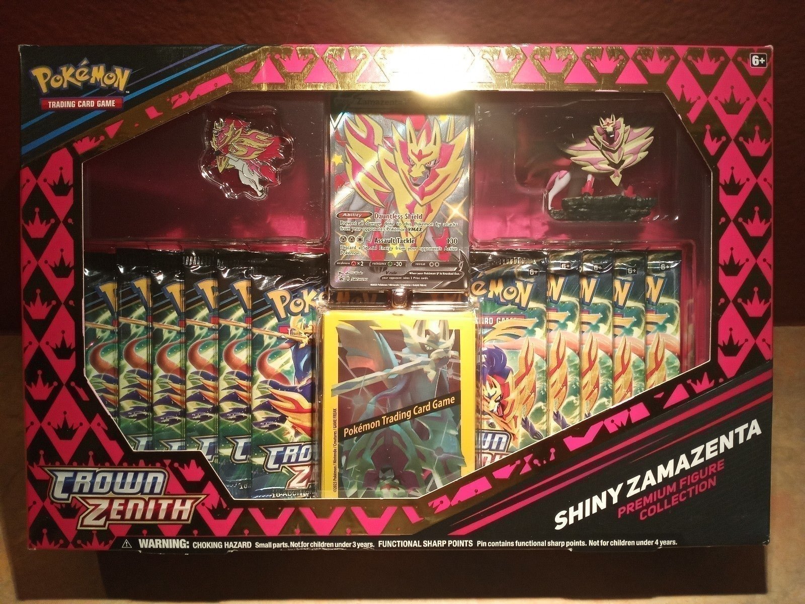 CROWN ZENITH SHINY ZAMAZENTA & Premium Figure & Pin Box!