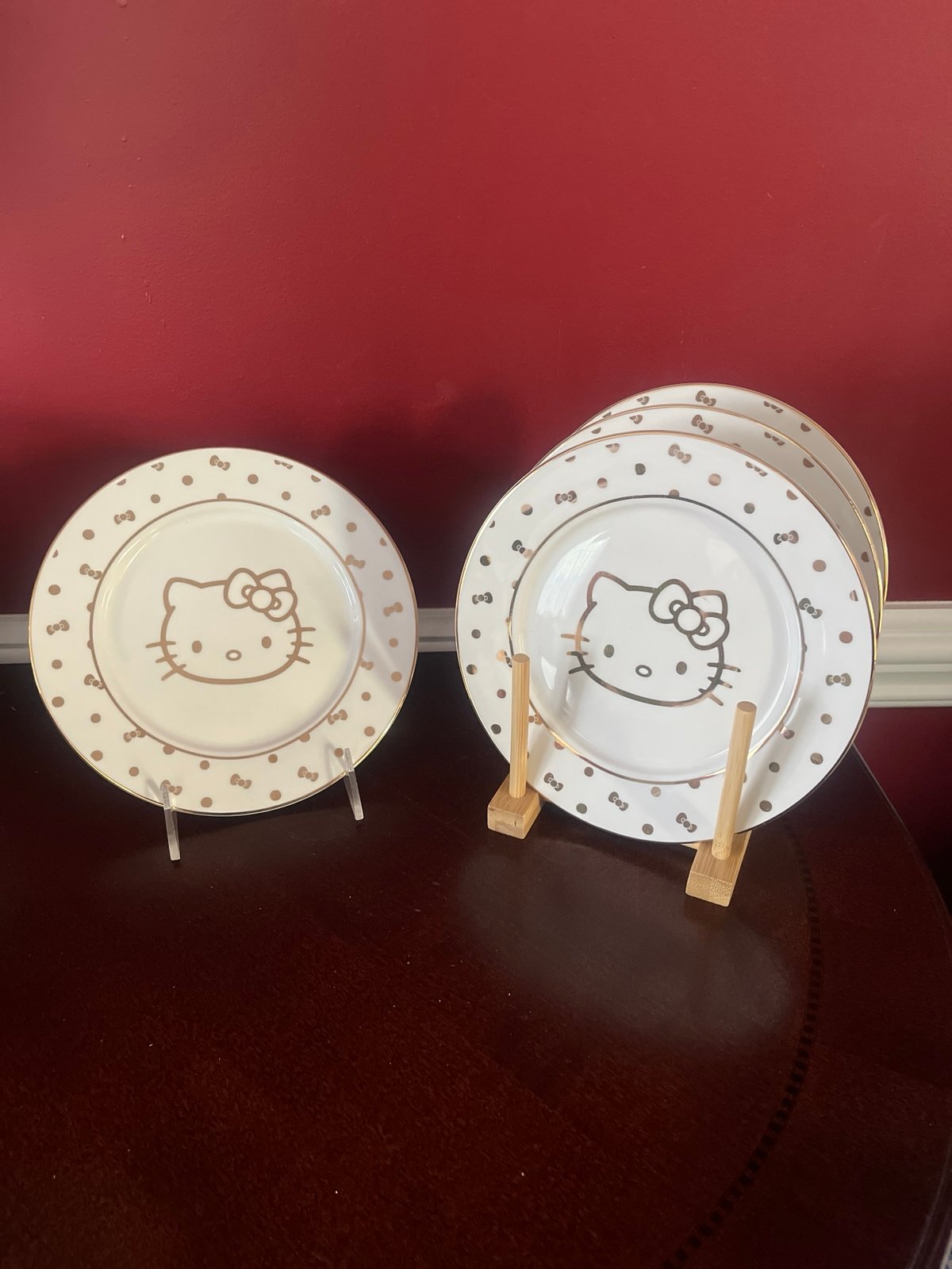 Hello Kitty Gold Rimmed Bow 8.5 Appetizer/Dessert/Salad Plates Set of 4