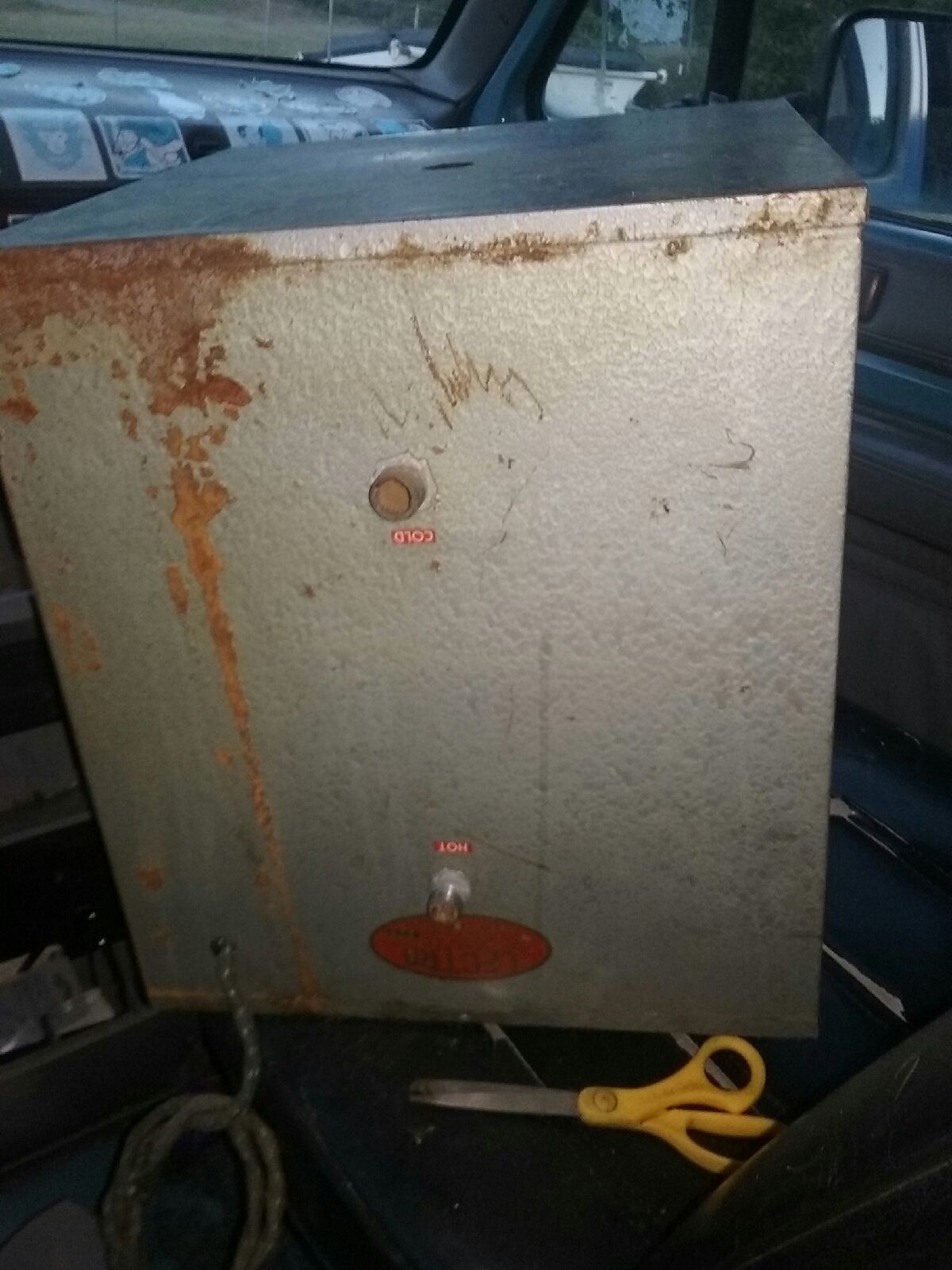 Electric Two N Half Gallon Hot water Hea
