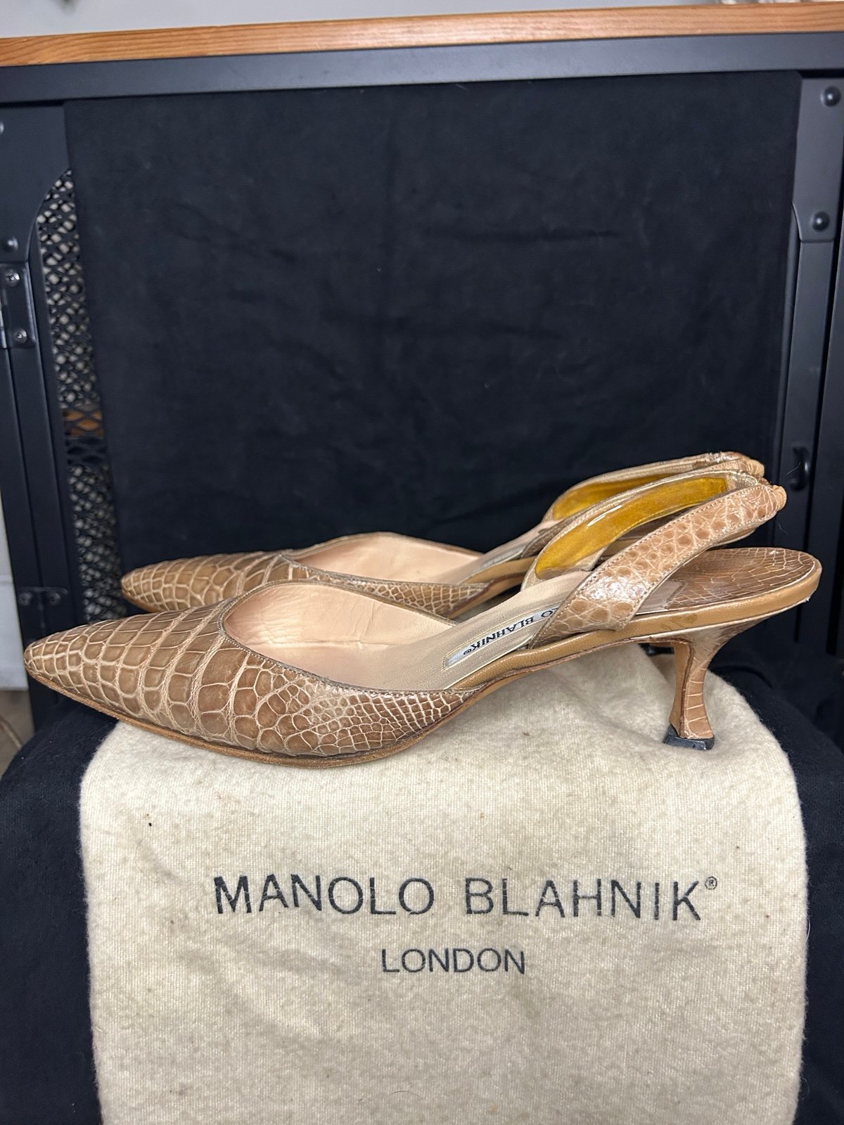 Vintage Manolo Blahnik Croc Embossed Leather Slingback Kitten Heels – Tan Beige
