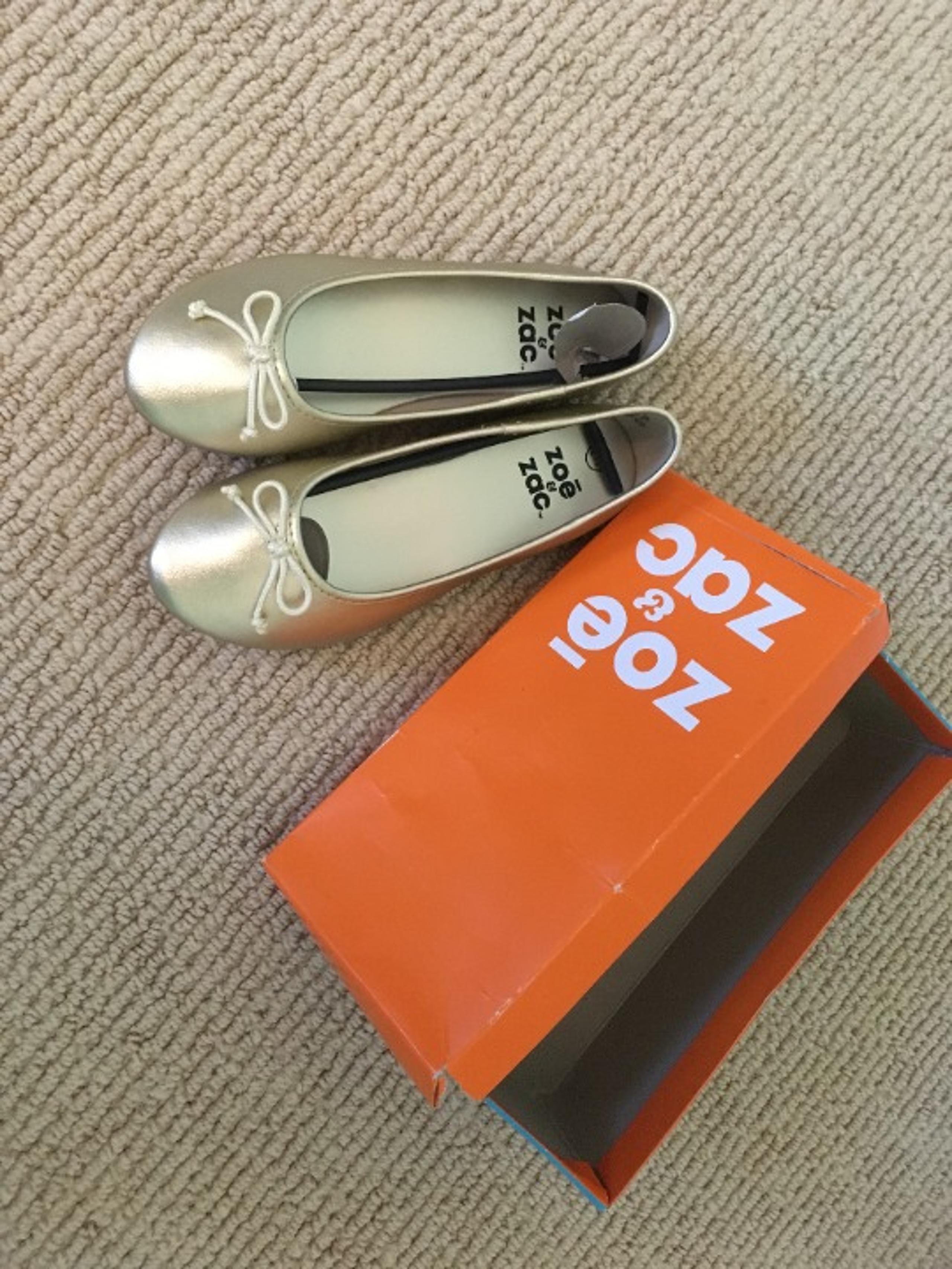 Zoe & Zac mary jane gold girls shoes size 2-1/2