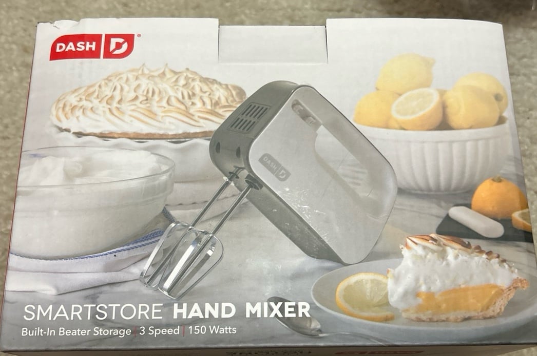 NWT Dash Smartstore hand mixer