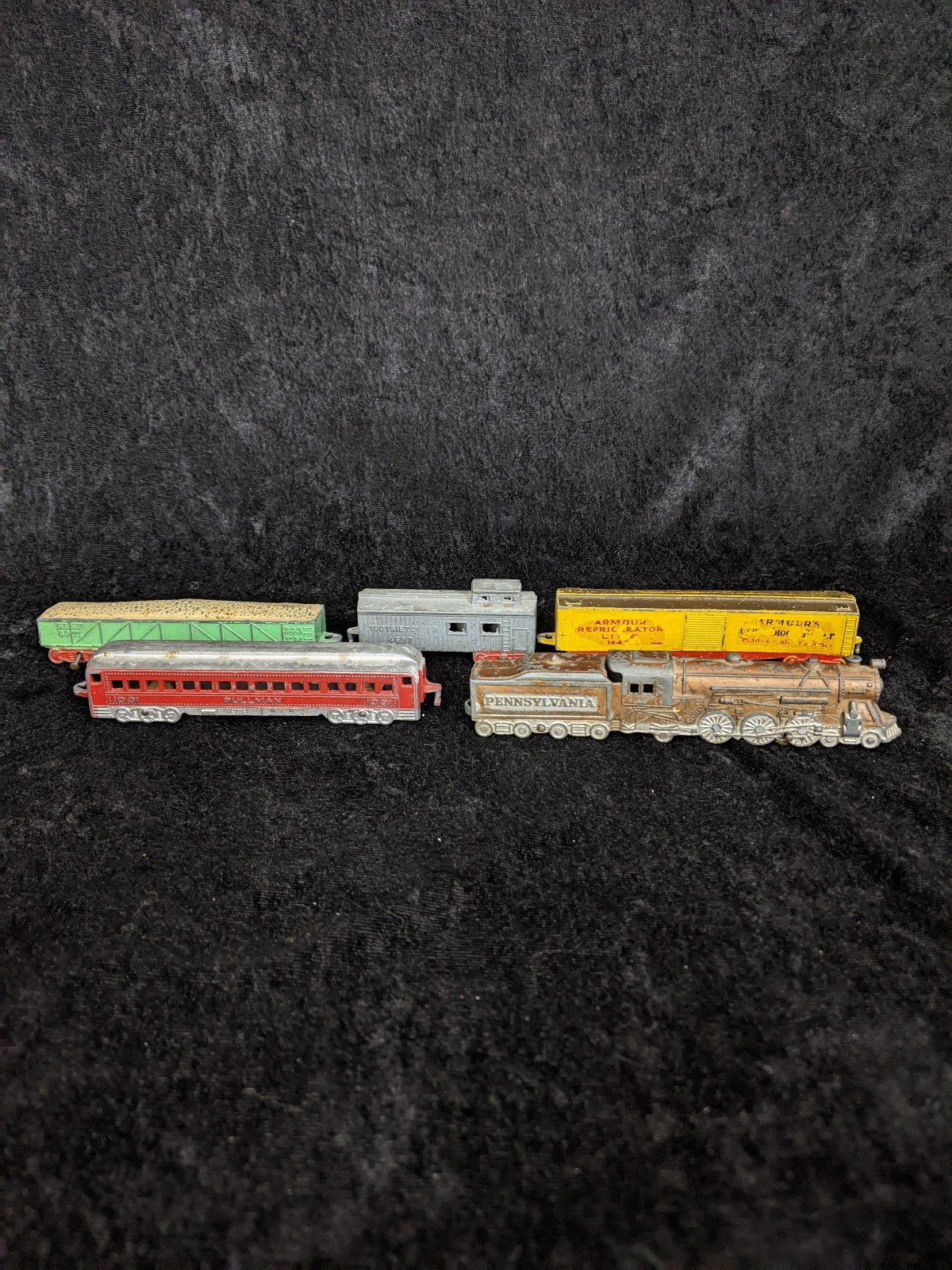 Vintage Tootsie Toy USA Metal Train Cars Pennsylvania Railroad Sand & passenger