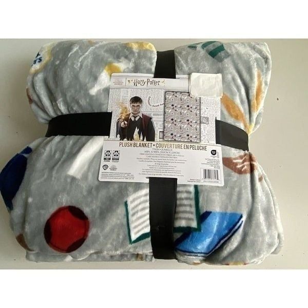 NEW Harry Potter Wizarding World Twin Sized Hogwarts Soft Blanket 60 X 90 NEW