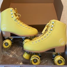 C7 Roller Skates