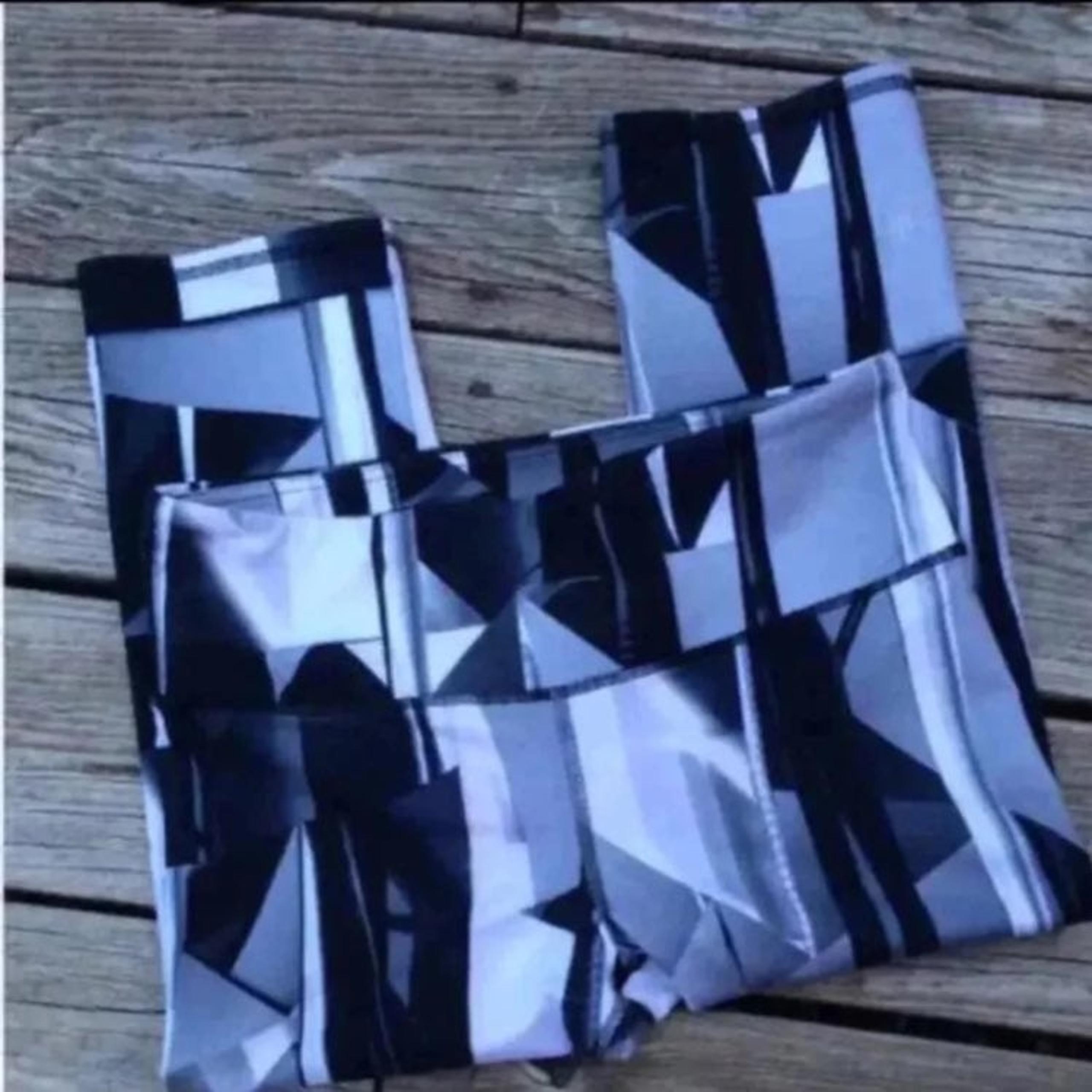 Alo cropped tights gym workout active M