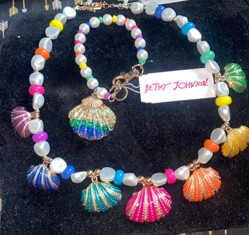 Betsey johnson beach shell necklace