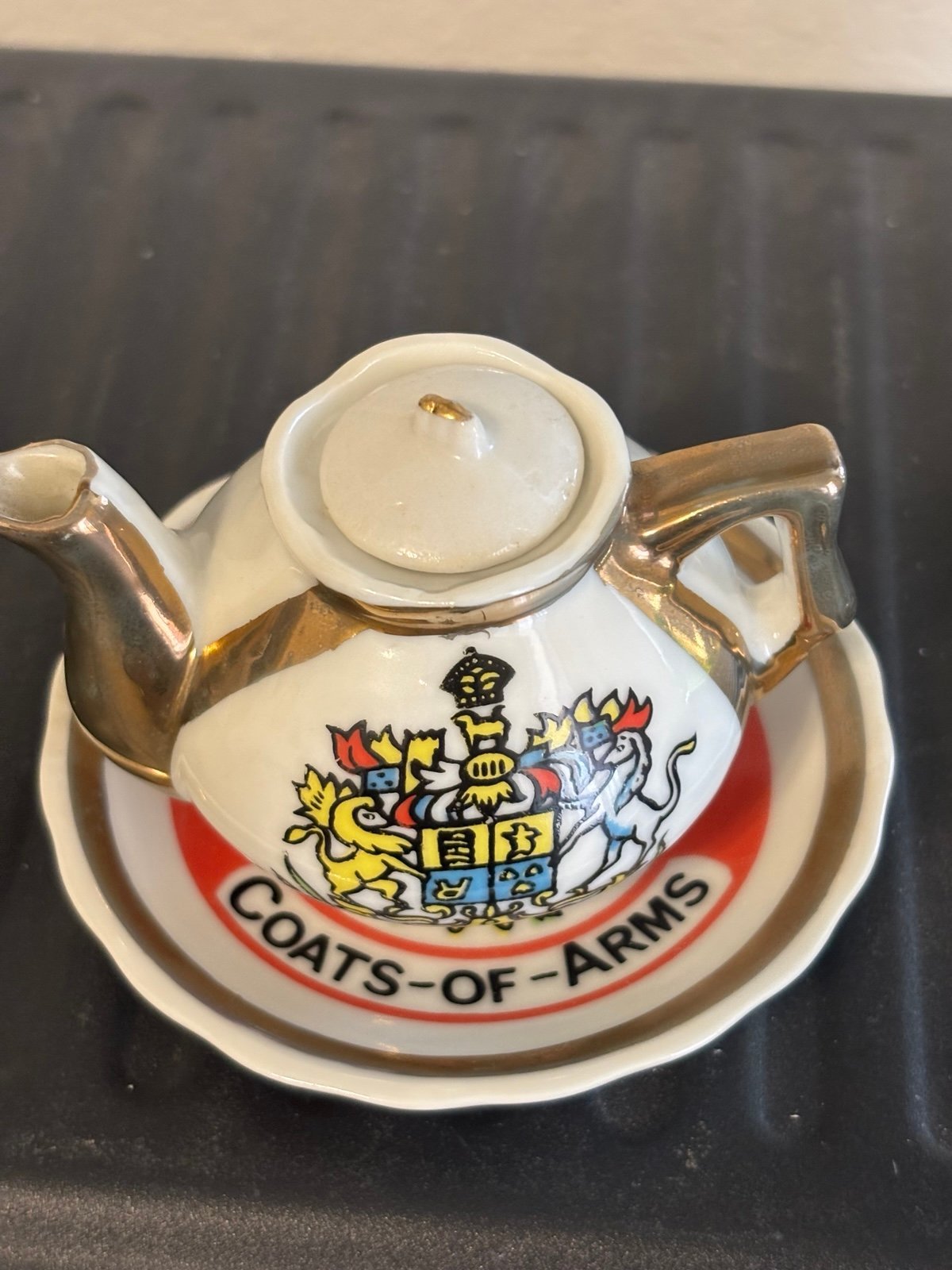 Rare Canadian Teapot featuring Canadian coat of arms. And plate