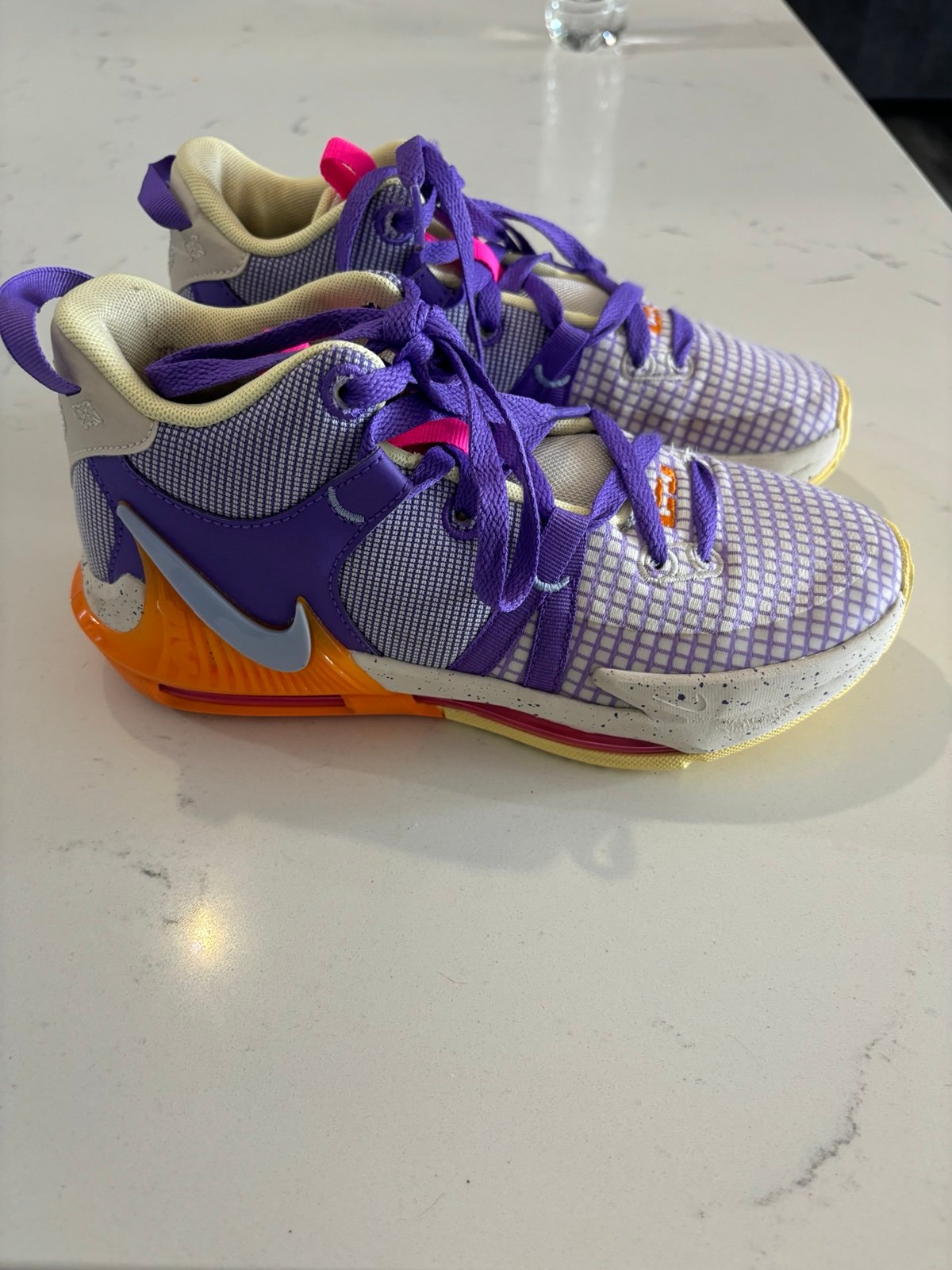 Nike LeBron witness 7 youth