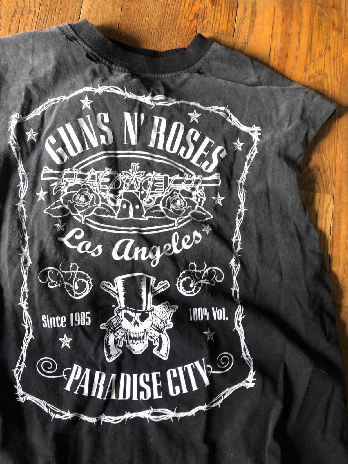 The Paradise city GUNS & ROSES cut off distressed SAINT tee. Medium. Used