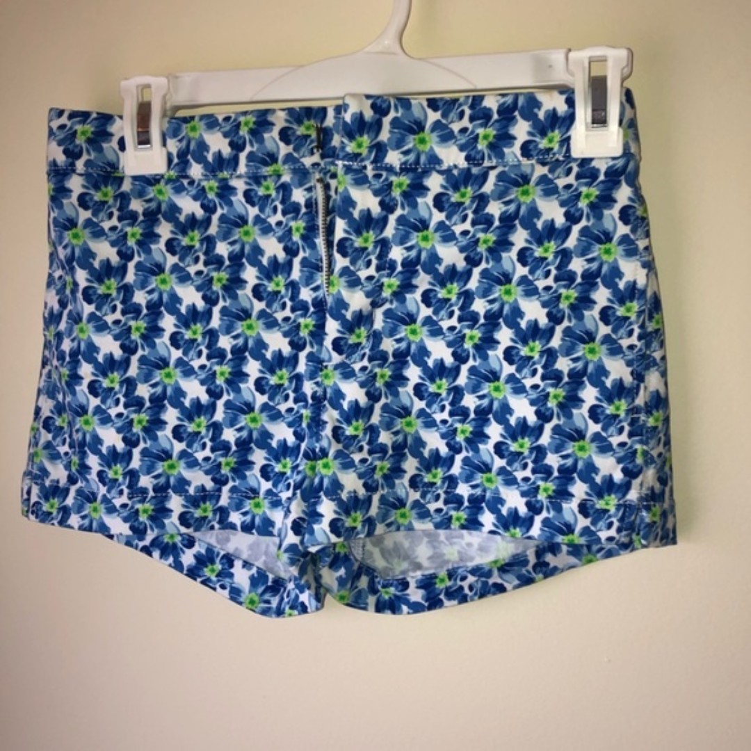 NWT Abercrombie and Fitch Floral Blue/White/Green Shorts Size 00/24
