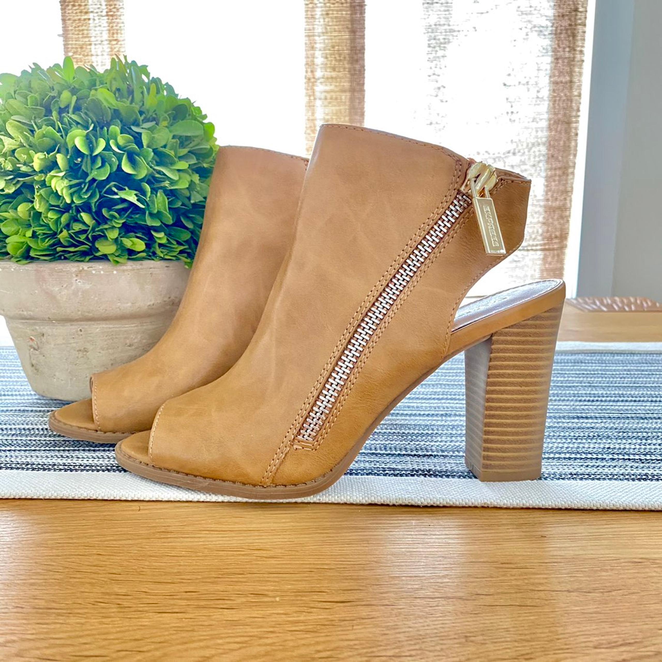 Express peep toe pumps heels size 8