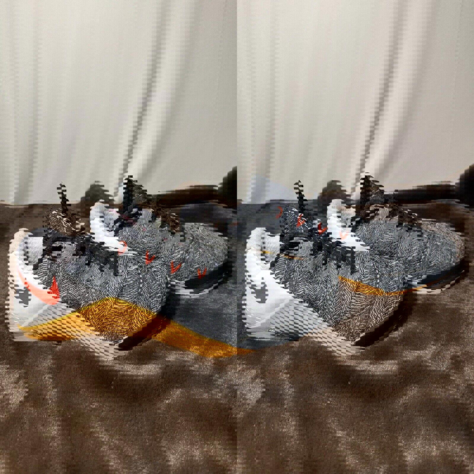 Nike Metcon 5 Black Team Orange Womens Size 10