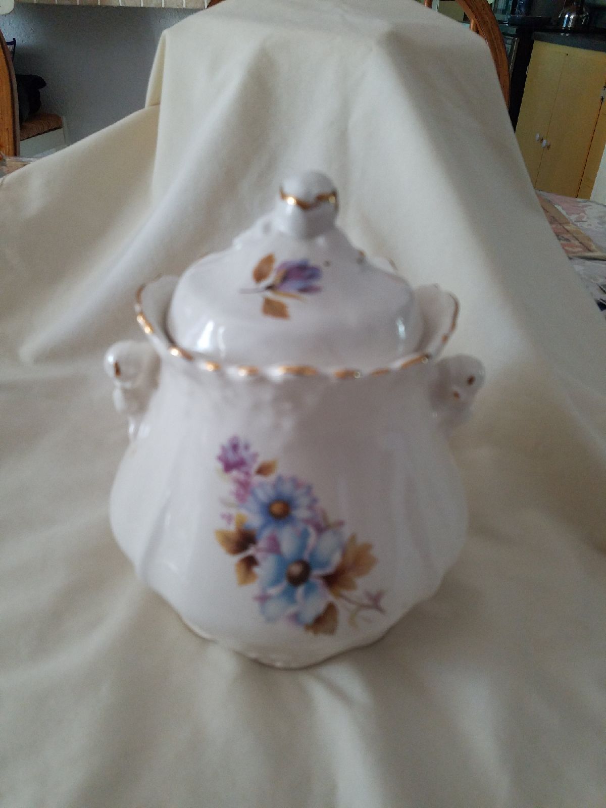 Vintage Porcelain ceramic Biscuit jar t