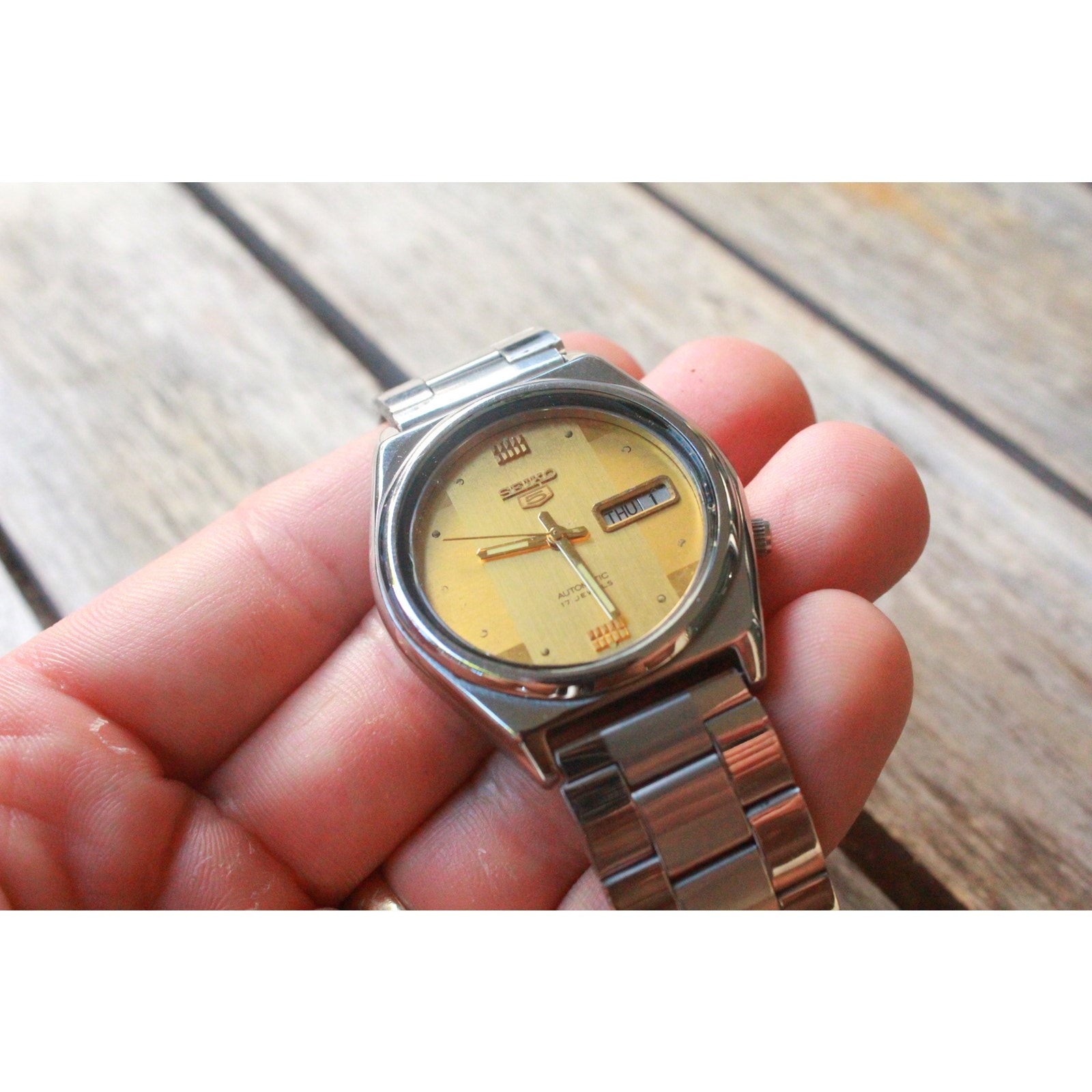 Vintage 1977 Seiko Automatic Mens Silver Watch W/daydate & Gold accents