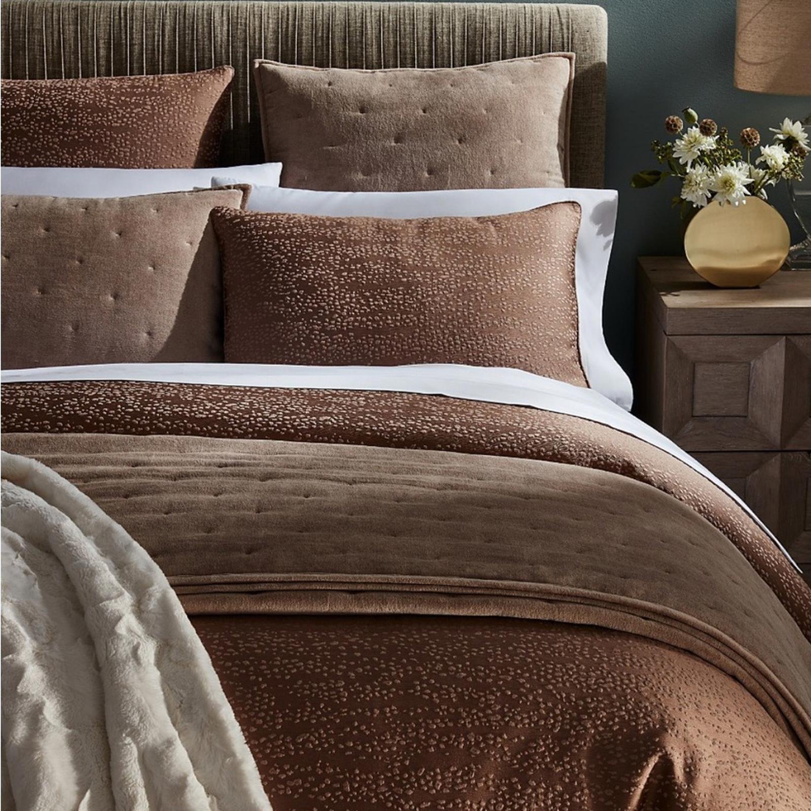 X2 Hudson Park Collection Allegatore Standard Pillow Sham, NWT 270