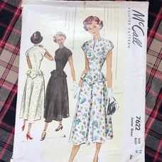 1940s Peplum Dress Pattern McCall 7622 Sz S B29