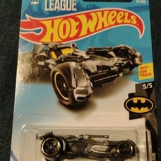 HOT WHEELS LOT OF 3, JUSTICE LEAGUE BATMOBILE 4/5 AND 5/5, DARK KNIGHT BATMOBILE