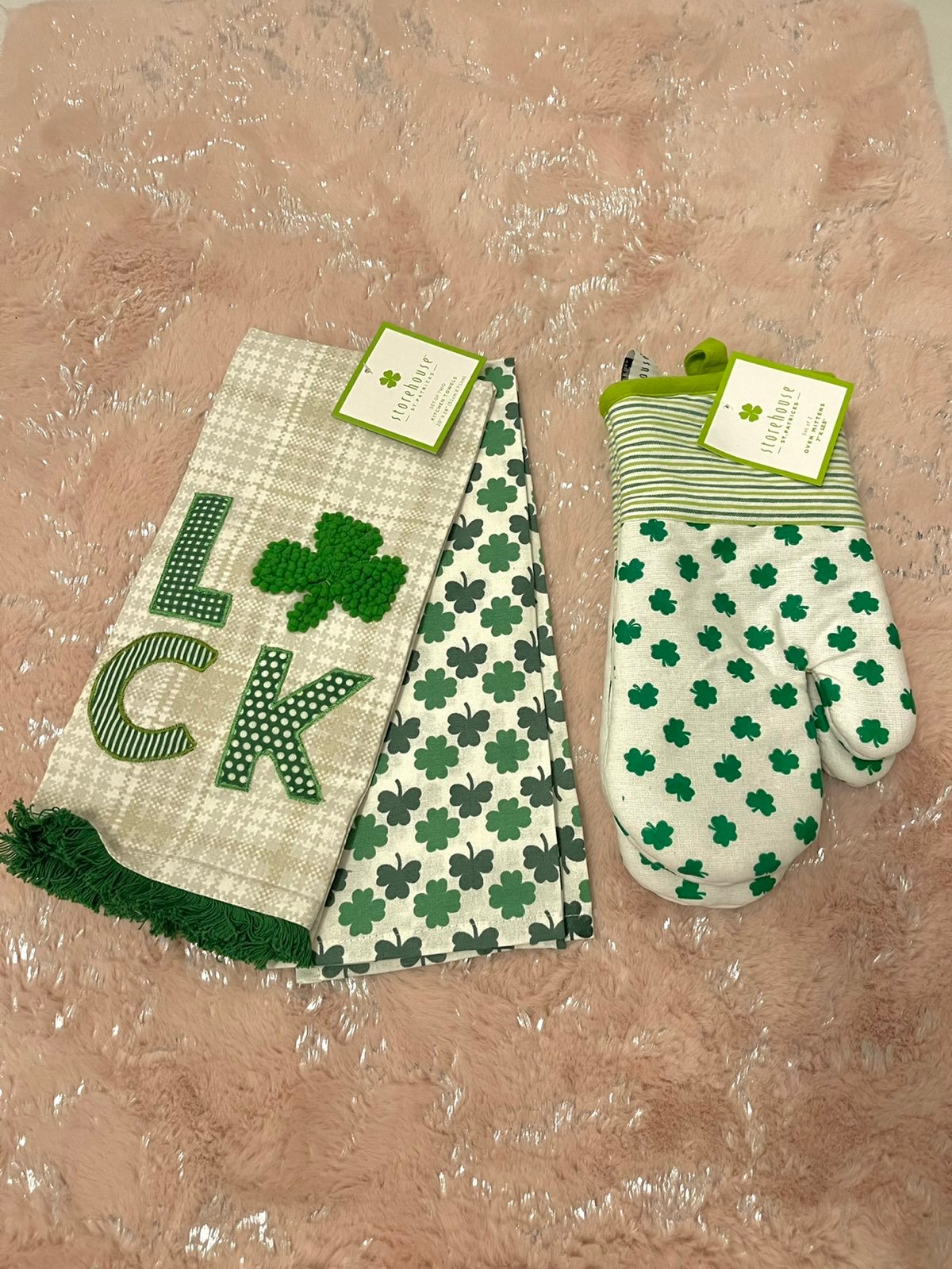 St. Patrick's Lucky Clovers Kitchen Towels & Oven Mitts