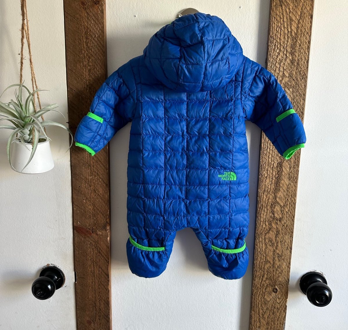 The North Face Infant Blue/Green Snowsuit 0-3 Months Like New. Washed once, neve