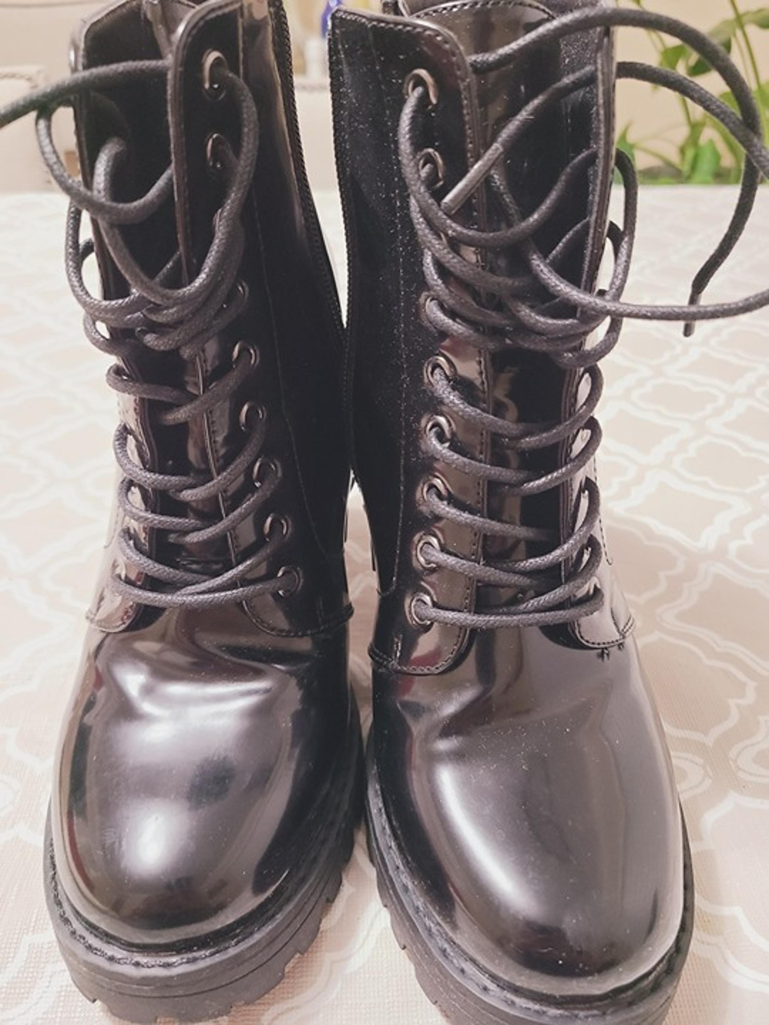 black boots women