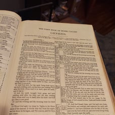 THE HOLY BIBLE OT. AND NT. ORIGINAL TONGUES SELF - PRONOUNCING EDITION