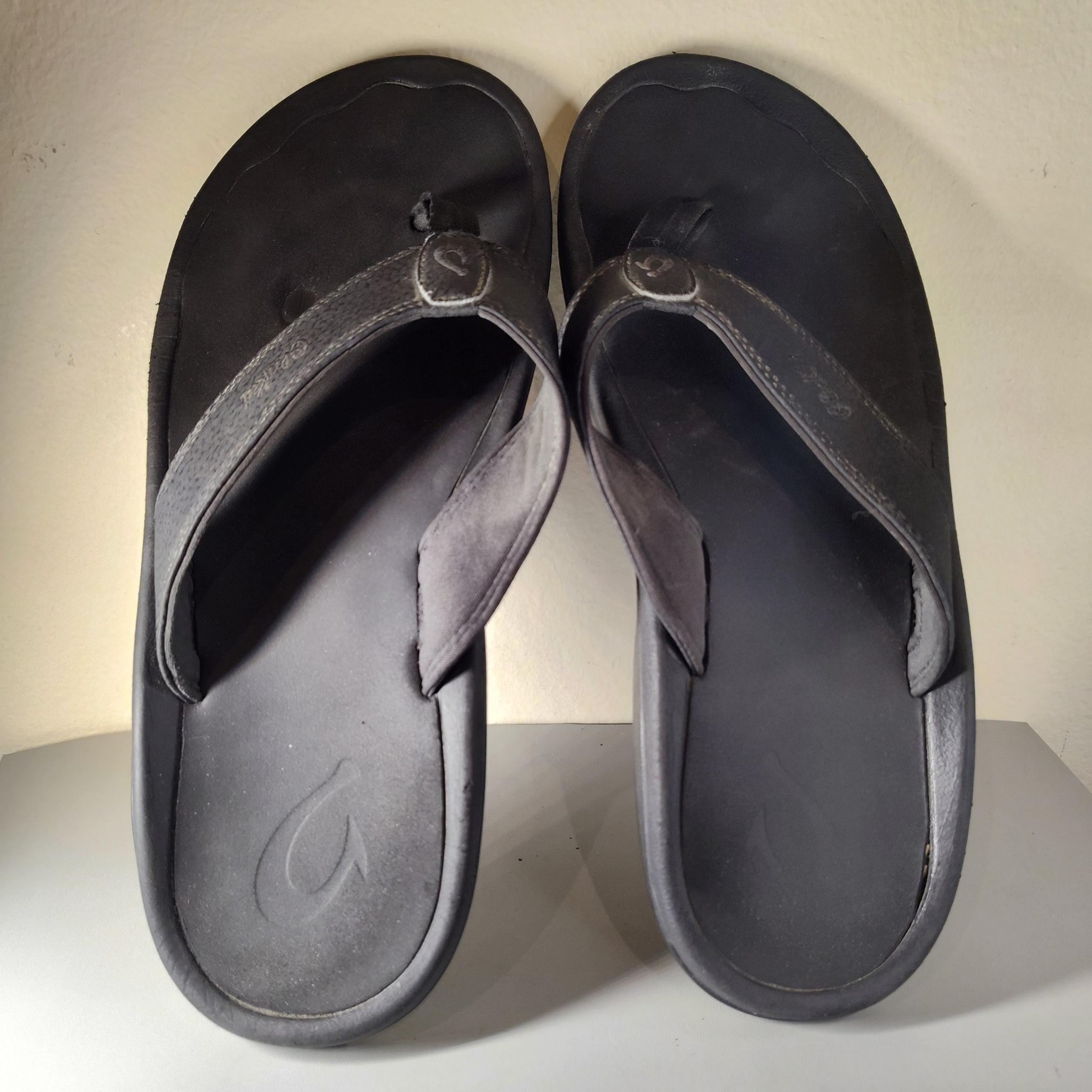 OluKai Ohana Flip Flops Sandals Men Sz 11 Black