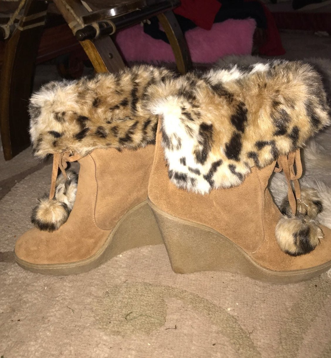 COLIN STUART SUEDE W/ lepard pom poms bo