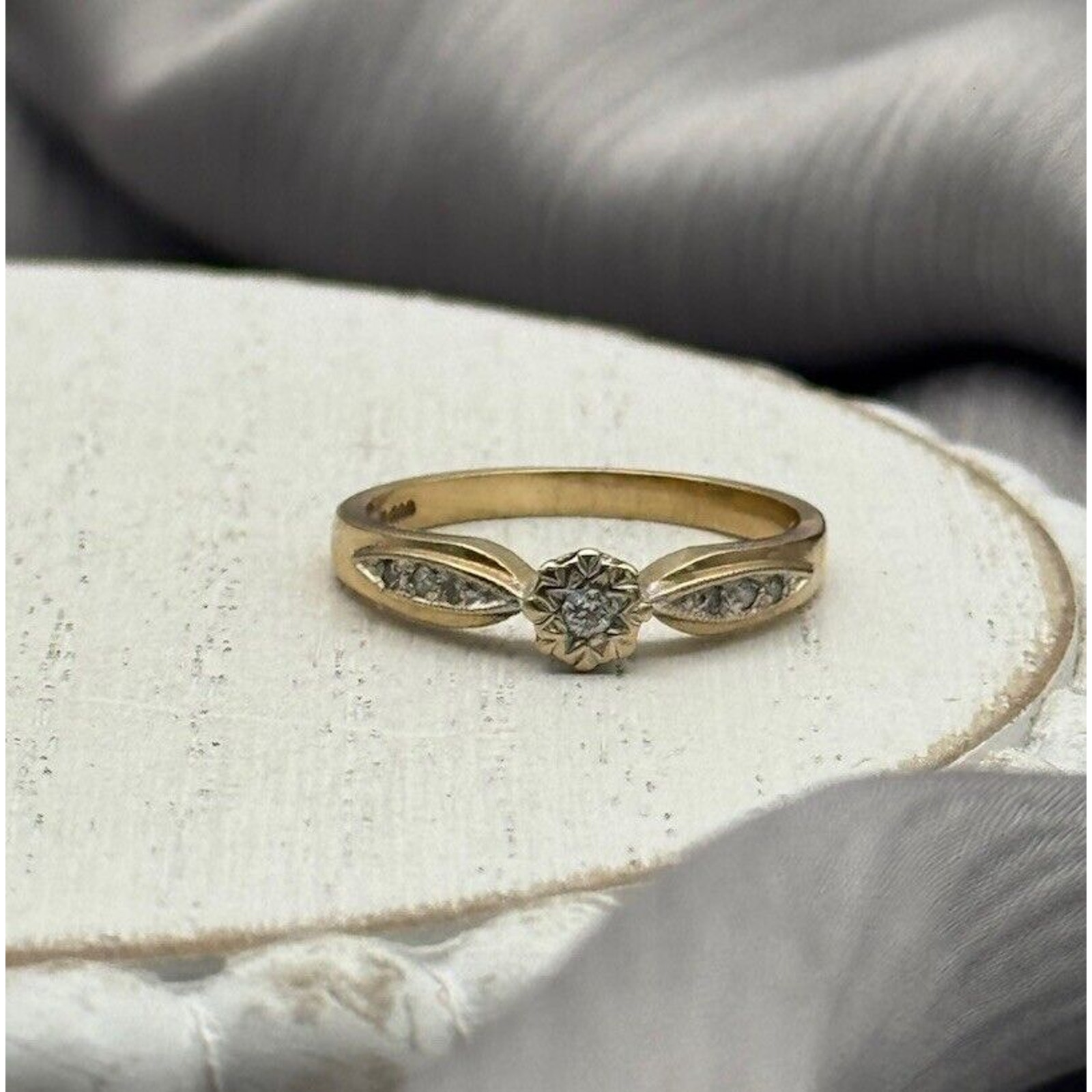 9k Yellow & White Gold Diamond Ring SZ 7 / 2.27 Grams