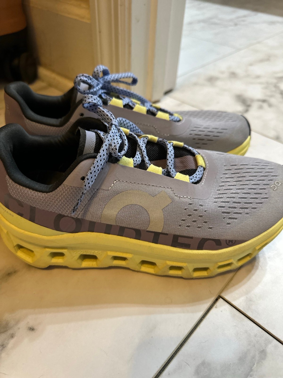 Cloud Monster size 8