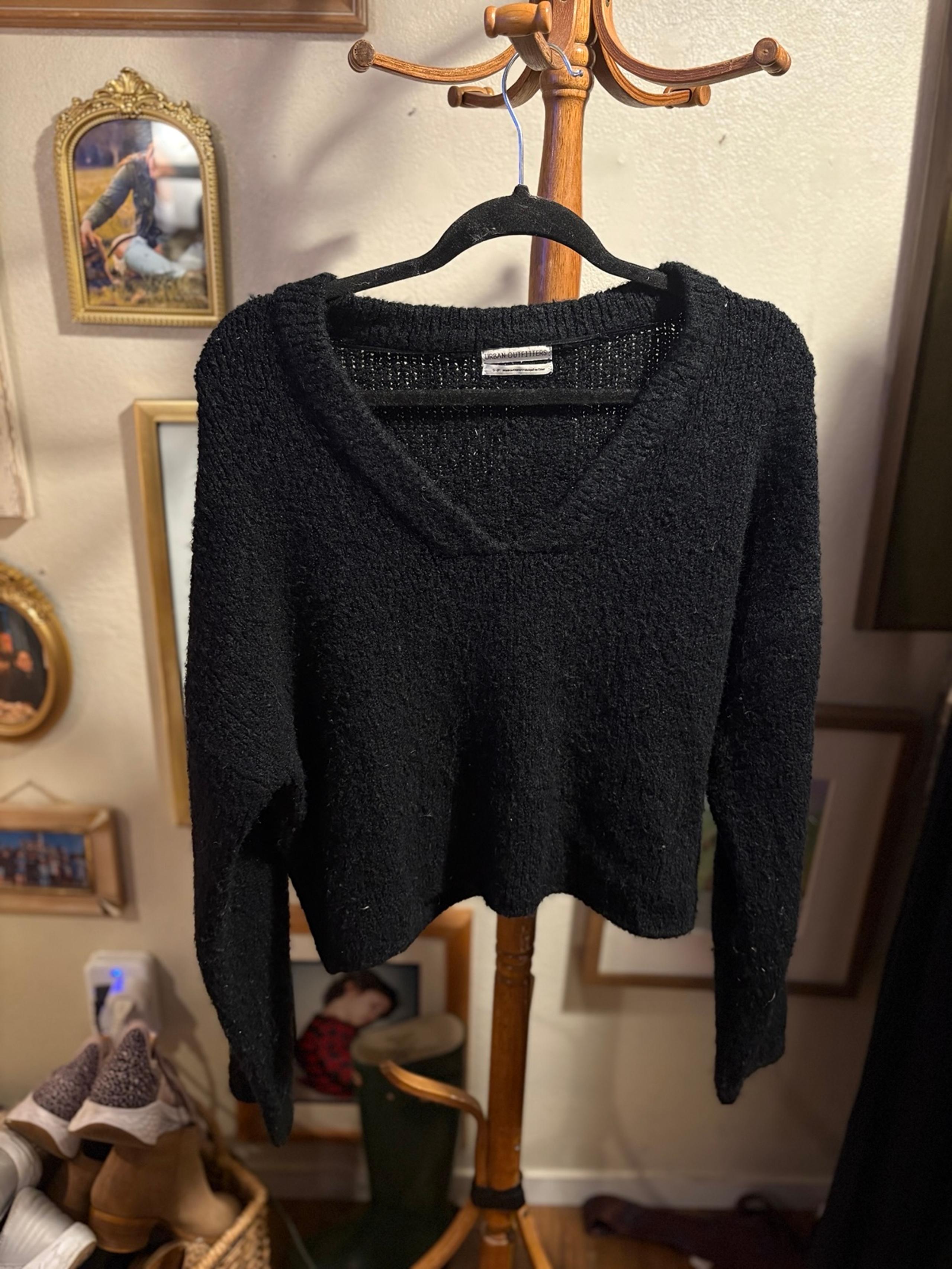 Urban Outfitters Women’s Black Long Sleeve V-Neck Sweater (S)