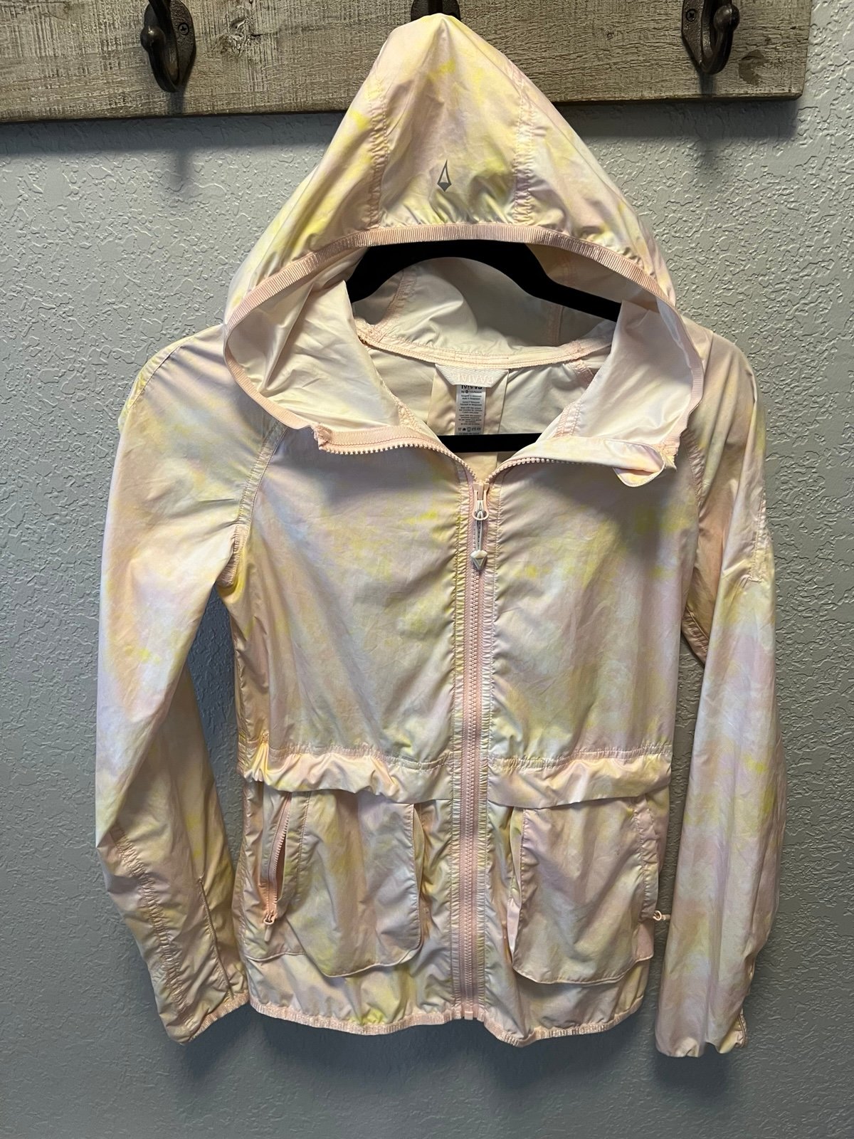 Ivivva Lululemon ~ Girls Pale Pink Yellow Lightweight Rain Jacket ~ Size 12