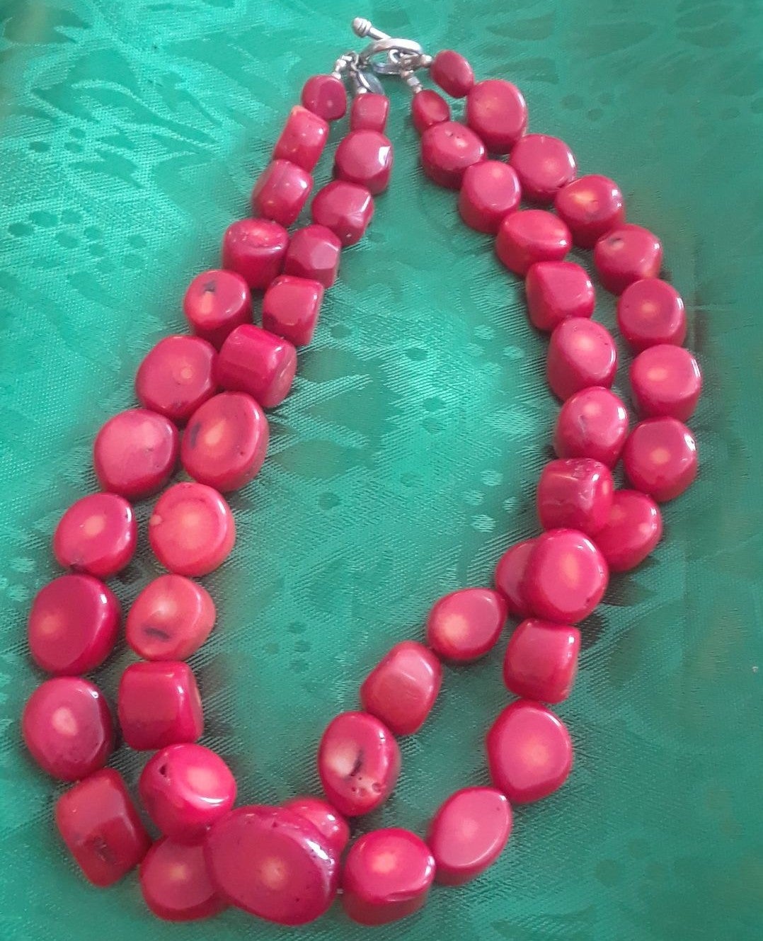 1960'S VINTAGE CORAL DOUBLE STRAND NECK