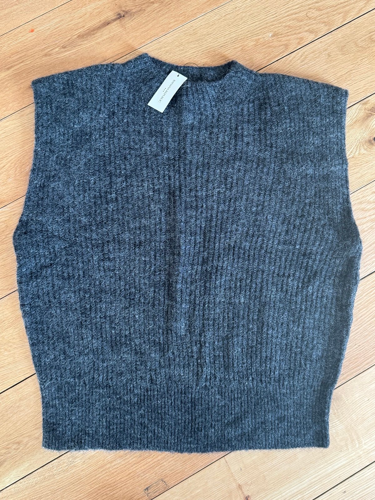 Woman’s Vest Sweater padded