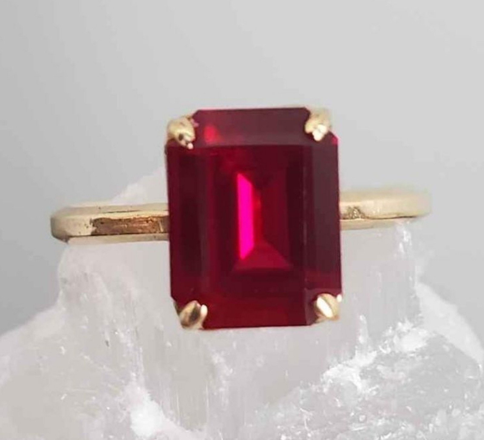 Vintage Large Ruby Ring In 10 Kt Yellow Gold
