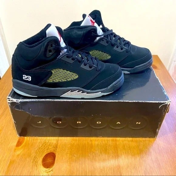 NWT Jordan 5 Retro (PS) Black/Metallic Silver Kids 3Y