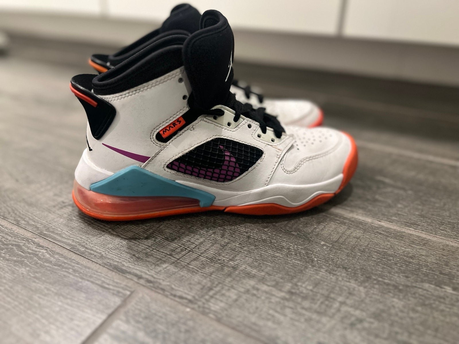 Nike Jordan Mars 270 (GS) White Gs White Hyper Violet Size 4.5Y Women’s 6