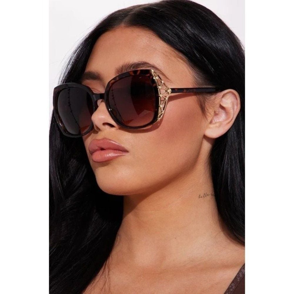Cross My Way Round Frame Rhinestone Temple Sunglasses Tortoise